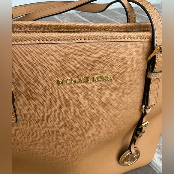 Michael Kors Jet Set Medium Travel Saffiano Leather Tote - Acorn like new - Picture 2 of 11